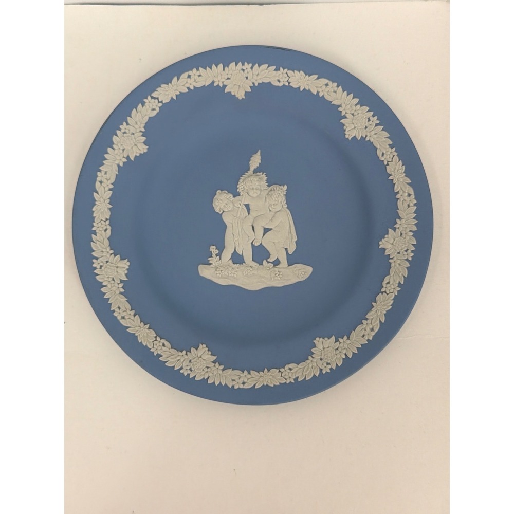 Wedgwood Collectors Society Blue Jasperware Cherub Plate Made in England 6.5in